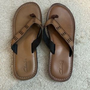 Clarks flip flops size 10